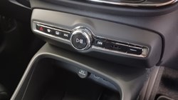 2025 (75) VOLVO XC40 2.0 B4P Ultra Dark 5dr Auto 5357587