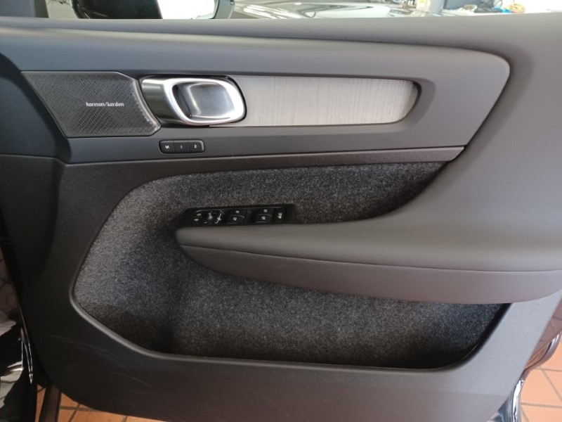 2025 (75) VOLVO XC40 2.0 B4P Ultra Dark 5dr Auto 5357581