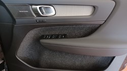 2025 (75) VOLVO XC40 2.0 B4P Ultra Dark 5dr Auto 5357581