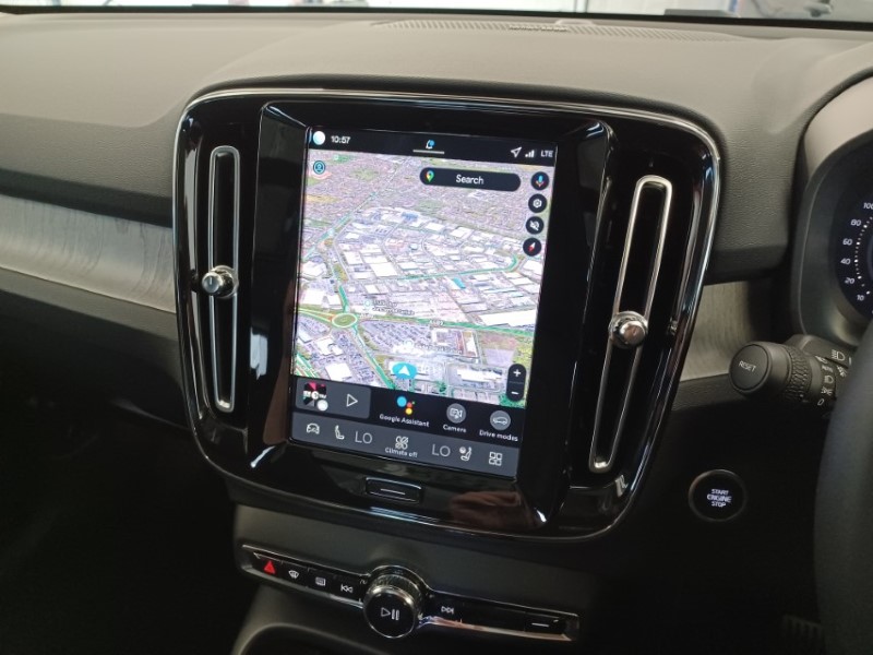 2025 (75) VOLVO XC40 2.0 B4P Ultra Dark 5dr Auto 5357595