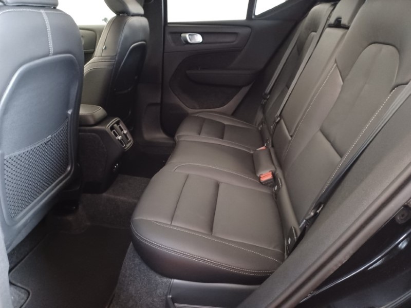 2025 (75) VOLVO XC40 2.0 B4P Ultra Dark 5dr Auto 5357664