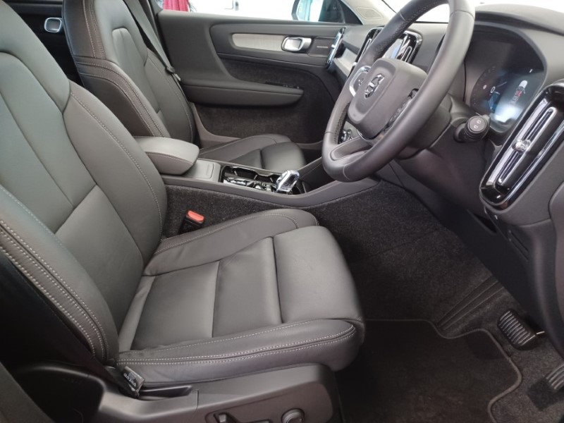 2025 (75) VOLVO XC40 2.0 B4P Ultra Dark 5dr Auto 5357653