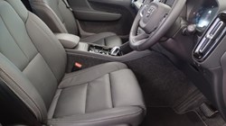 2025 (75) VOLVO XC40 2.0 B4P Ultra Dark 5dr Auto 5357653