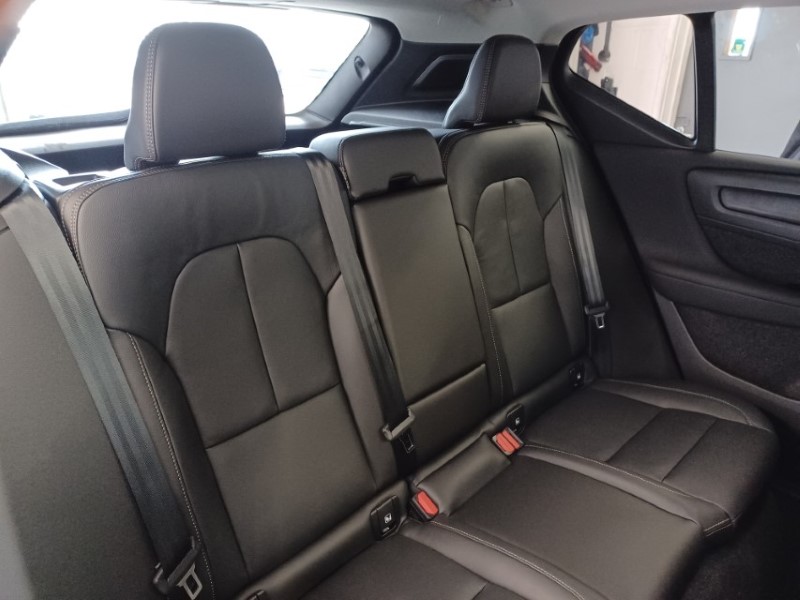 2025 (75) VOLVO XC40 2.0 B4P Ultra Dark 5dr Auto 5357655