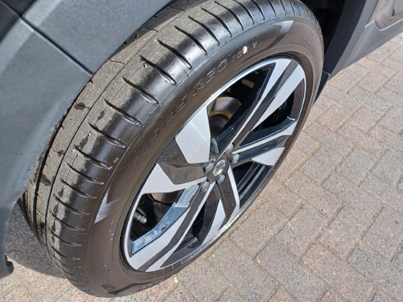 2025 (75) VOLVO XC40 2.0 B4P Ultra Dark 5dr Auto 5357675