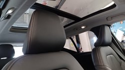 2025 (75) VOLVO XC40 2.0 B4P Ultra Dark 5dr Auto 5357654