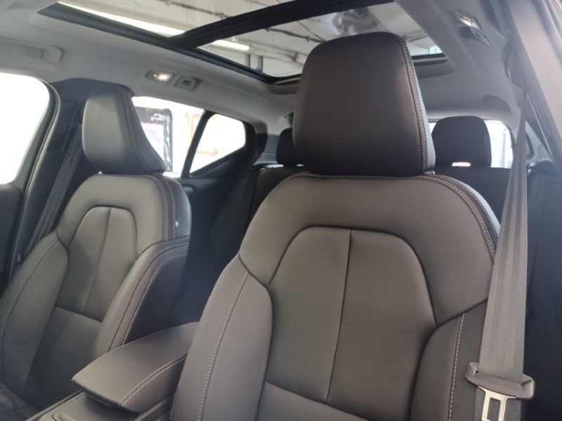 2025 (75) VOLVO XC40 2.0 B4P Ultra Dark 5dr Auto 5357672
