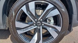 2025 (75) VOLVO XC40 2.0 B4P Ultra Dark 5dr Auto 5357673