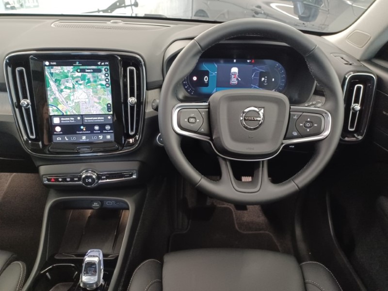 2025 (75) VOLVO XC40 2.0 B4P Ultra Dark 5dr Auto 5357658