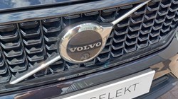 2025 (75) VOLVO XC40 2.0 B4P Ultra Dark 5dr Auto 5357681