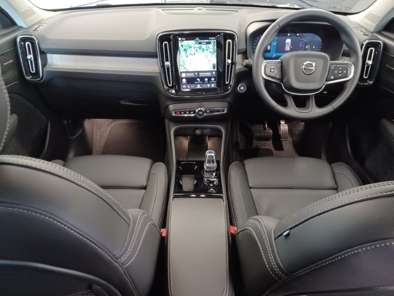 2025 (75) VOLVO XC40 2.0 B4P Ultra Dark 5dr Auto 5357659