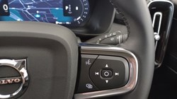 2025 (75) VOLVO XC40 2.0 B4P Ultra Dark 5dr Auto 5357593