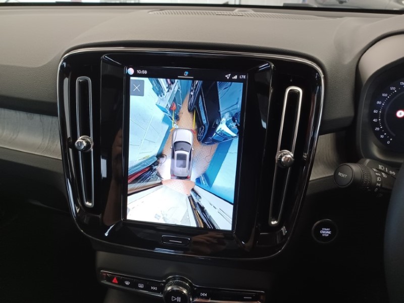 2025 (75) VOLVO XC40 2.0 B4P Ultra Dark 5dr Auto 5357652
