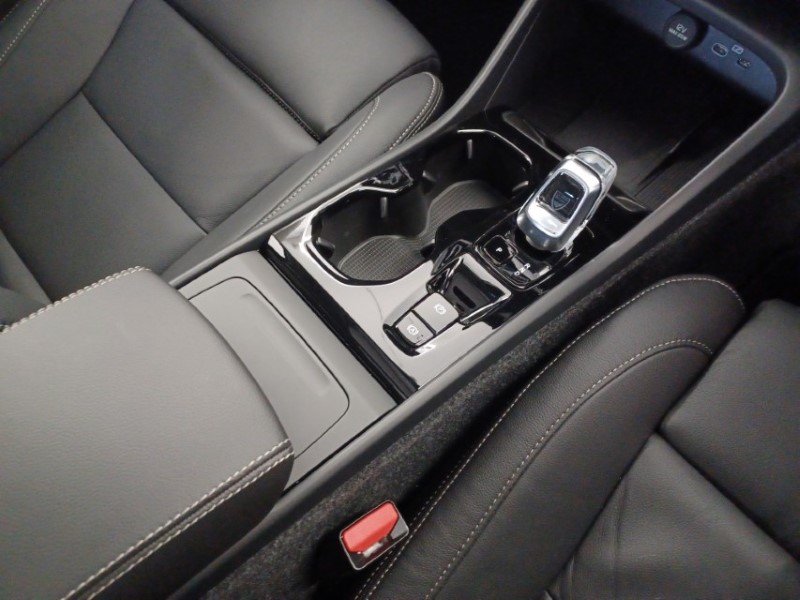 2025 (75) VOLVO XC40 2.0 B4P Ultra Dark 5dr Auto 5357586