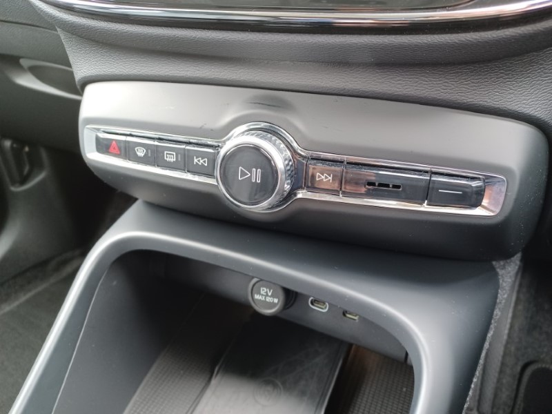2025 (75) VOLVO XC40 2.0 B4P Ultra Dark 5dr Auto 5387529