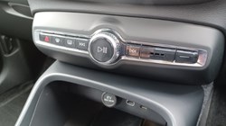 2025 (75) VOLVO XC40 2.0 B4P Ultra Dark 5dr Auto 5387529