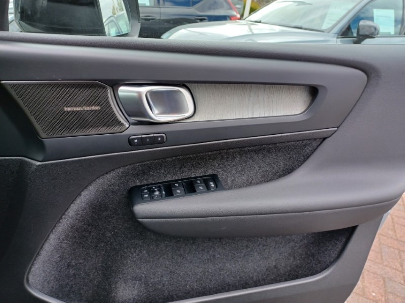 2025 (75) VOLVO XC40 2.0 B4P Ultra Dark 5dr Auto 5387527