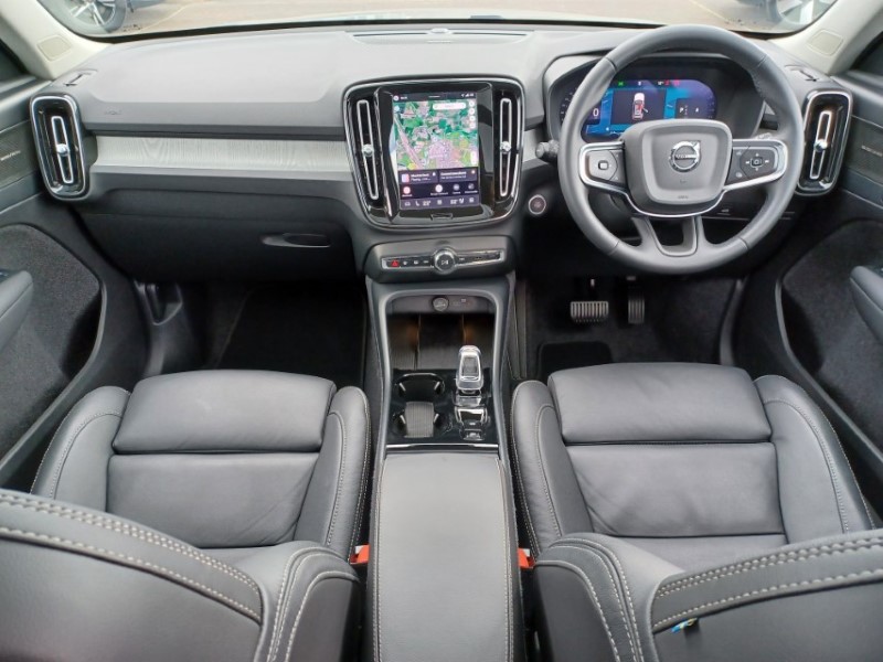 2025 (75) VOLVO XC40 2.0 B4P Ultra Dark 5dr Auto 5387552