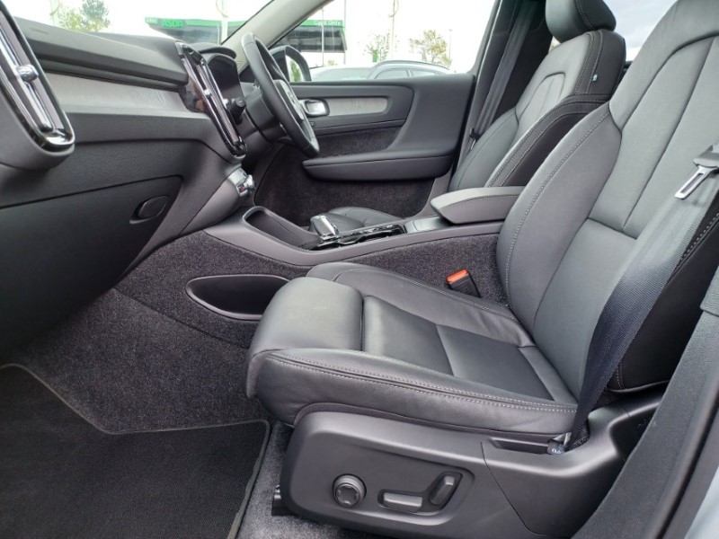 2025 (75) VOLVO XC40 2.0 B4P Ultra Dark 5dr Auto 5387553
