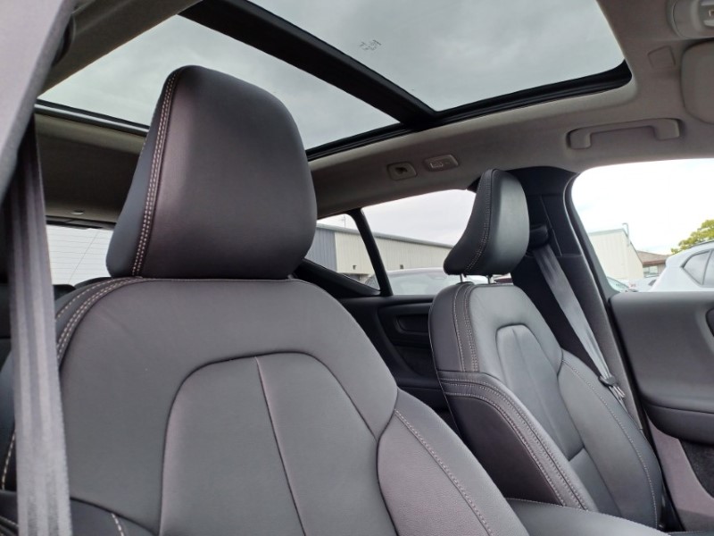 2025 (75) VOLVO XC40 2.0 B4P Ultra Dark 5dr Auto 5387546