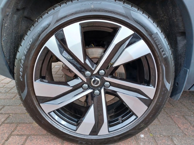 2025 (75) VOLVO XC40 2.0 B4P Ultra Dark 5dr Auto 5387569