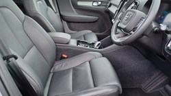 2025 (75) VOLVO XC40 2.0 B4P Ultra Dark 5dr Auto 5387545