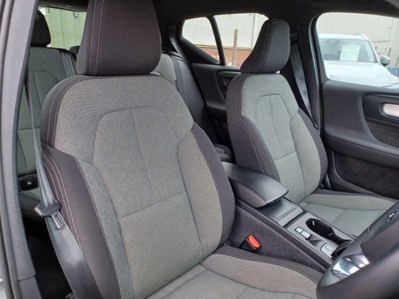 2023 (73) VOLVO XC40 2.0 B3P Core 5dr Auto 5374482