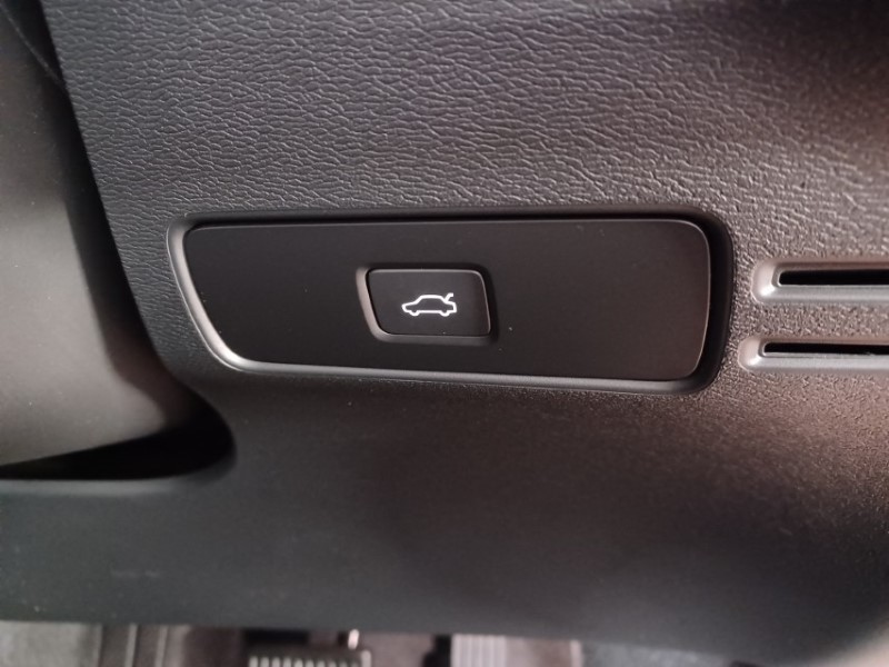 2023 (73) VOLVO XC40 2.0 B3P Plus Dark 5dr Auto 5374009