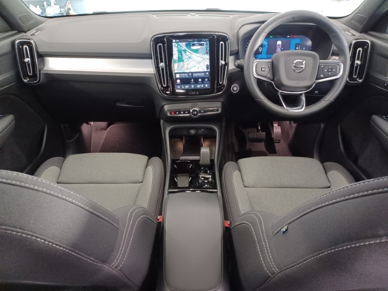 2023 (73) VOLVO XC40 2.0 B3P Plus Dark 5dr Auto 5374026