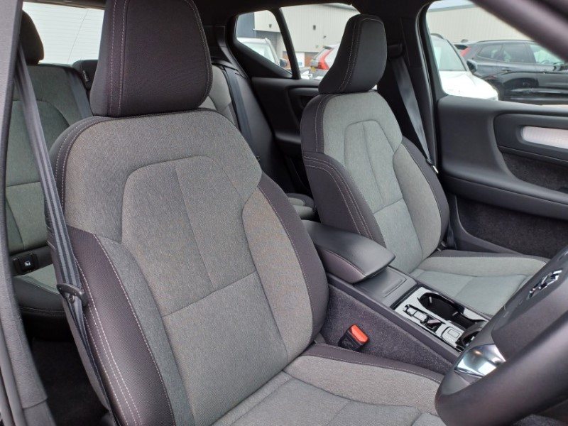 2023 (73) VOLVO XC40 2.0 B3P Plus Dark 5dr Auto 5374030