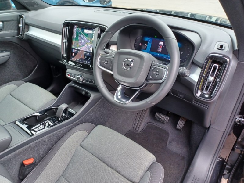 2023 (73) VOLVO XC40 2.0 B3P Plus Dark 5dr Auto 5374028