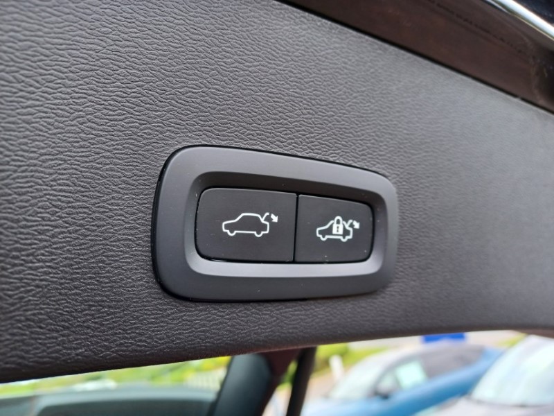 2023 (73) VOLVO XC40 2.0 B3P Plus Dark 5dr Auto 5374042