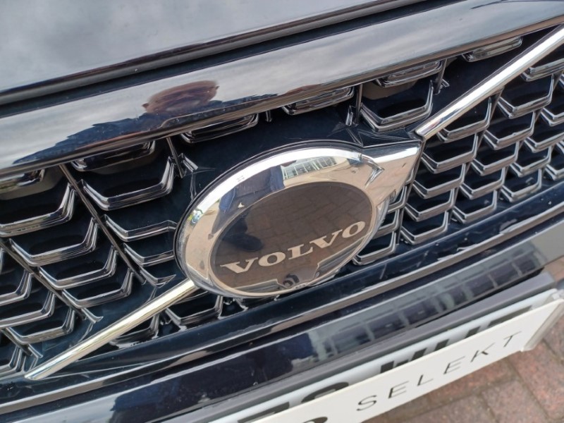 2023 (73) VOLVO XC40 2.0 B3P Plus Dark 5dr Auto 5374053