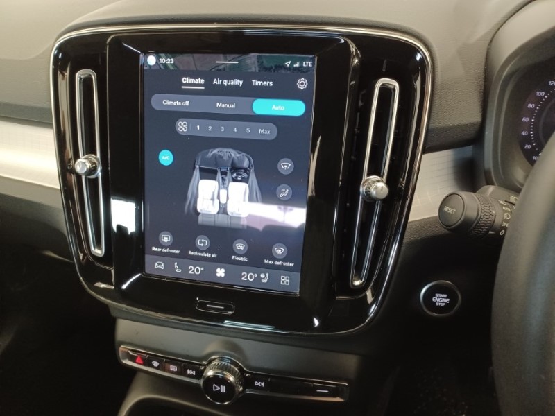 2023 (73) VOLVO XC40 2.0 B3P Plus Dark 5dr Auto 5374014