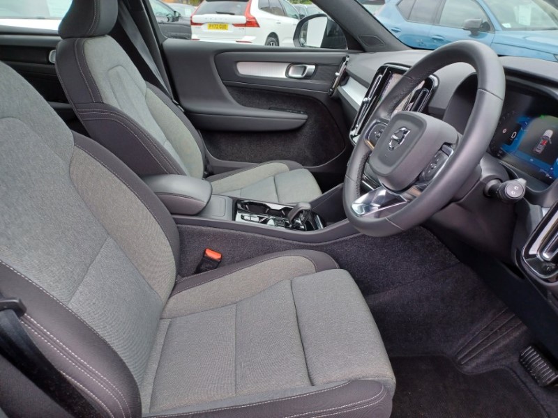 2023 (73) VOLVO XC40 2.0 B3P Plus Dark 5dr Auto 5374029