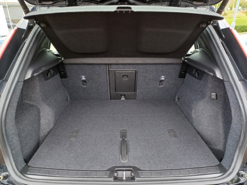 2023 (73) VOLVO XC40 2.0 B3P Plus Dark 5dr Auto 5374040