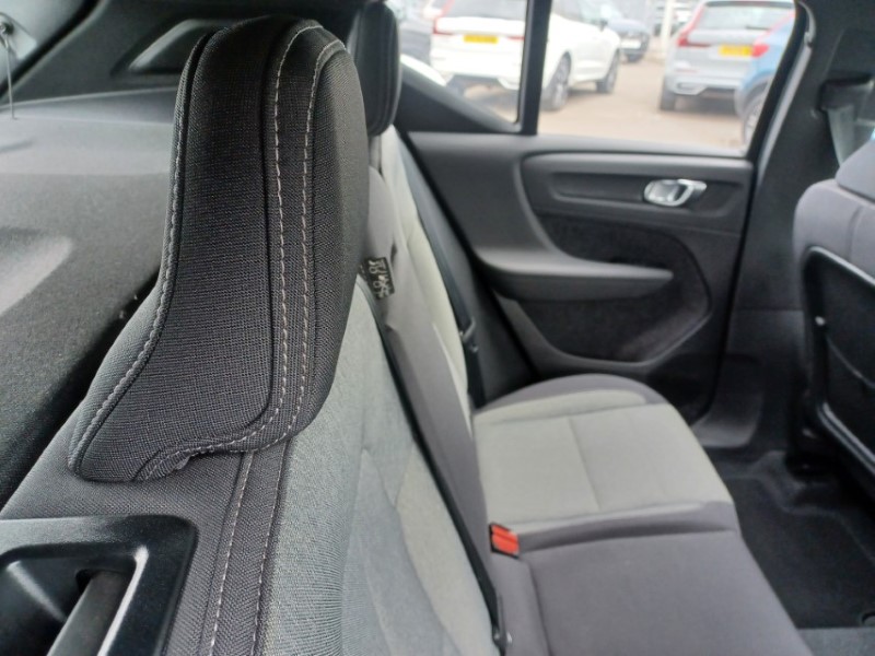 2023 (73) VOLVO XC40 2.0 B3P Plus Dark 5dr Auto 5374031