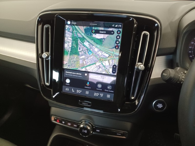 2023 (73) VOLVO XC40 2.0 B3P Plus Dark 5dr Auto 5374011
