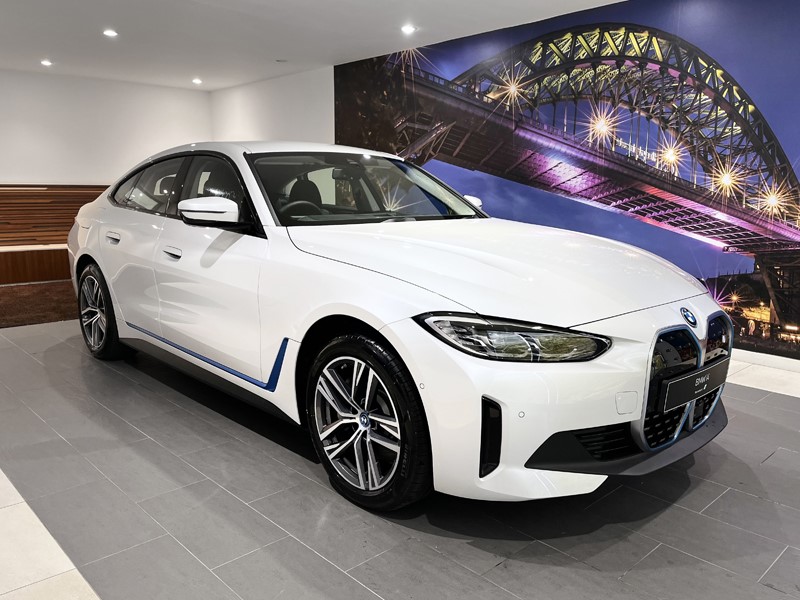 New BMW I4 EDrive35 M Sport Mineral White Metallic 51965 00 Lloyd 