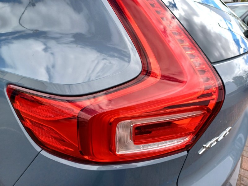 2022 (72) VOLVO XC40 2.0 B3P Plus Dark 5dr Auto 5389400
