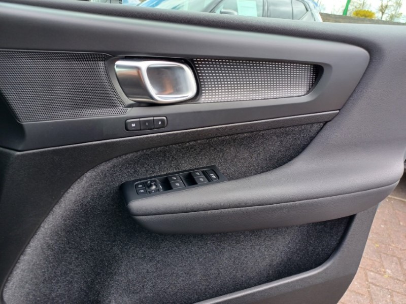 2022 (72) VOLVO XC40 2.0 B3P Plus Dark 5dr Auto 5389371