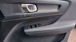 2022 (72) VOLVO XC40 2.0 B3P Plus Dark 5dr Auto 5389371