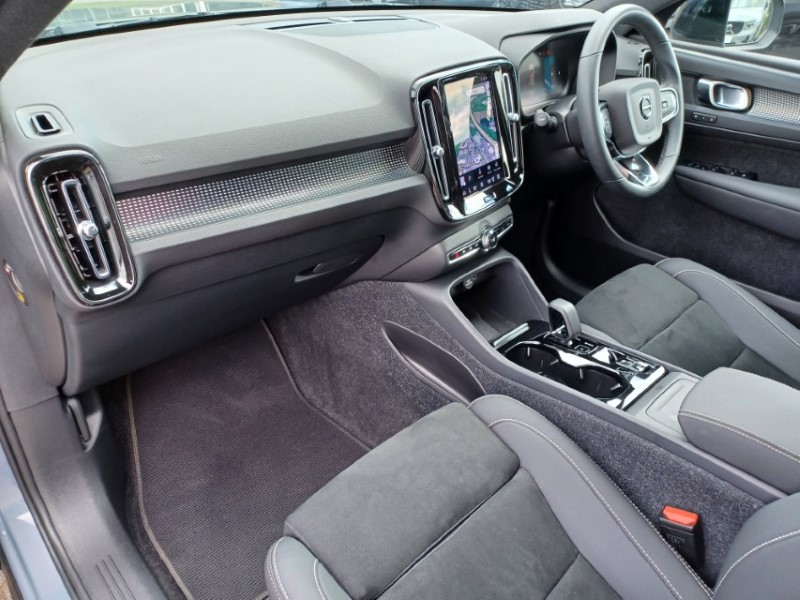 2022 (72) VOLVO XC40 2.0 B3P Plus Dark 5dr Auto 5389387
