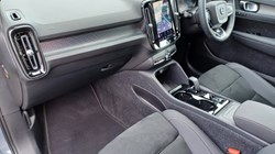 2022 (72) VOLVO XC40 2.0 B3P Plus Dark 5dr Auto 5389387