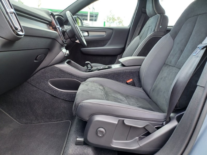 2022 (72) VOLVO XC40 2.0 B3P Plus Dark 5dr Auto 5389386