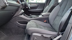 2022 (72) VOLVO XC40 2.0 B3P Plus Dark 5dr Auto 5389386