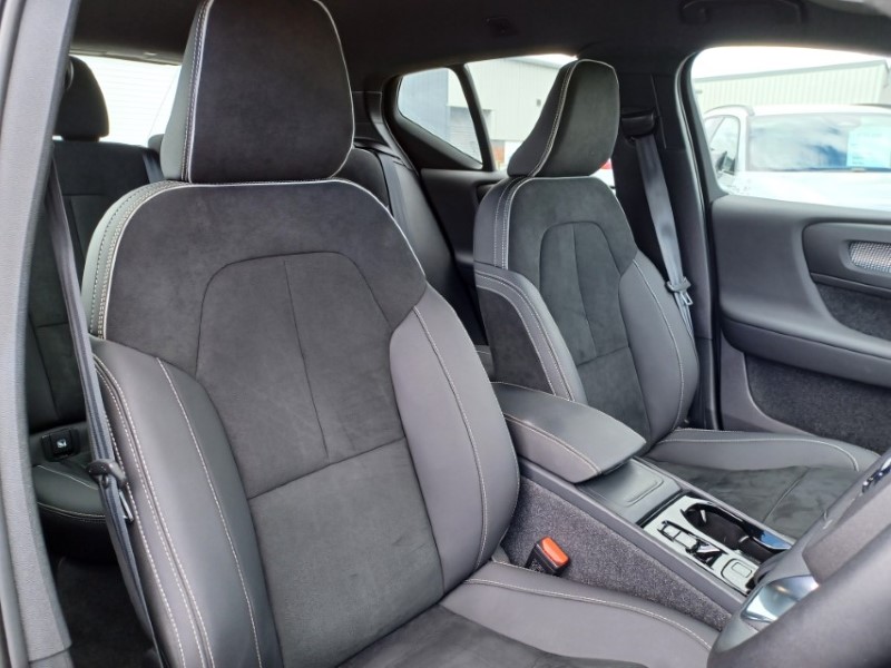 2022 (72) VOLVO XC40 2.0 B3P Plus Dark 5dr Auto 5389379