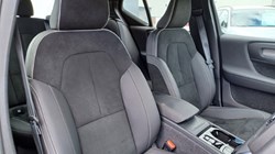 2022 (72) VOLVO XC40 2.0 B3P Plus Dark 5dr Auto 5389379