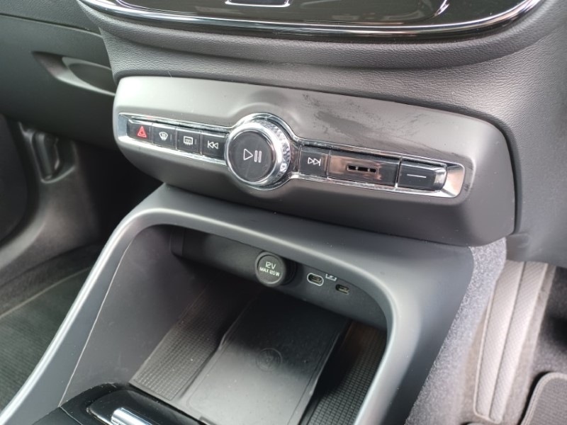2022 (72) VOLVO XC40 2.0 B3P Plus Dark 5dr Auto 5389366