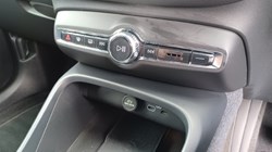 2022 (72) VOLVO XC40 2.0 B3P Plus Dark 5dr Auto 5389366